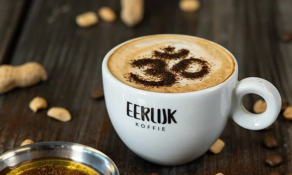 Pindakaas-honing-latte